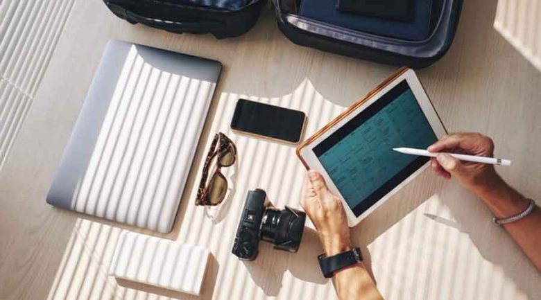 10-Must-have-Tech-Gadgets-While-Traveling