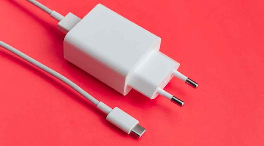 Apple-Lobbies-India-to-Delay-EU-like-Rule-on-Common-Charger